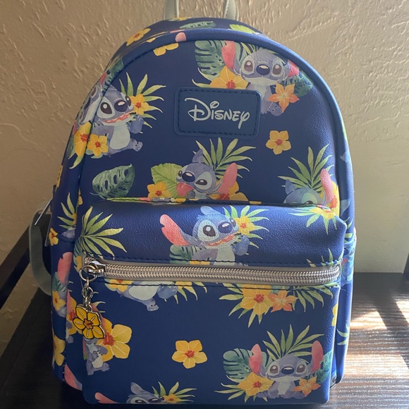 Stitch loungefly - Picture 1 of 2